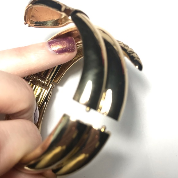 Sofia Vergara snake bracelet - Picture 2 of 5